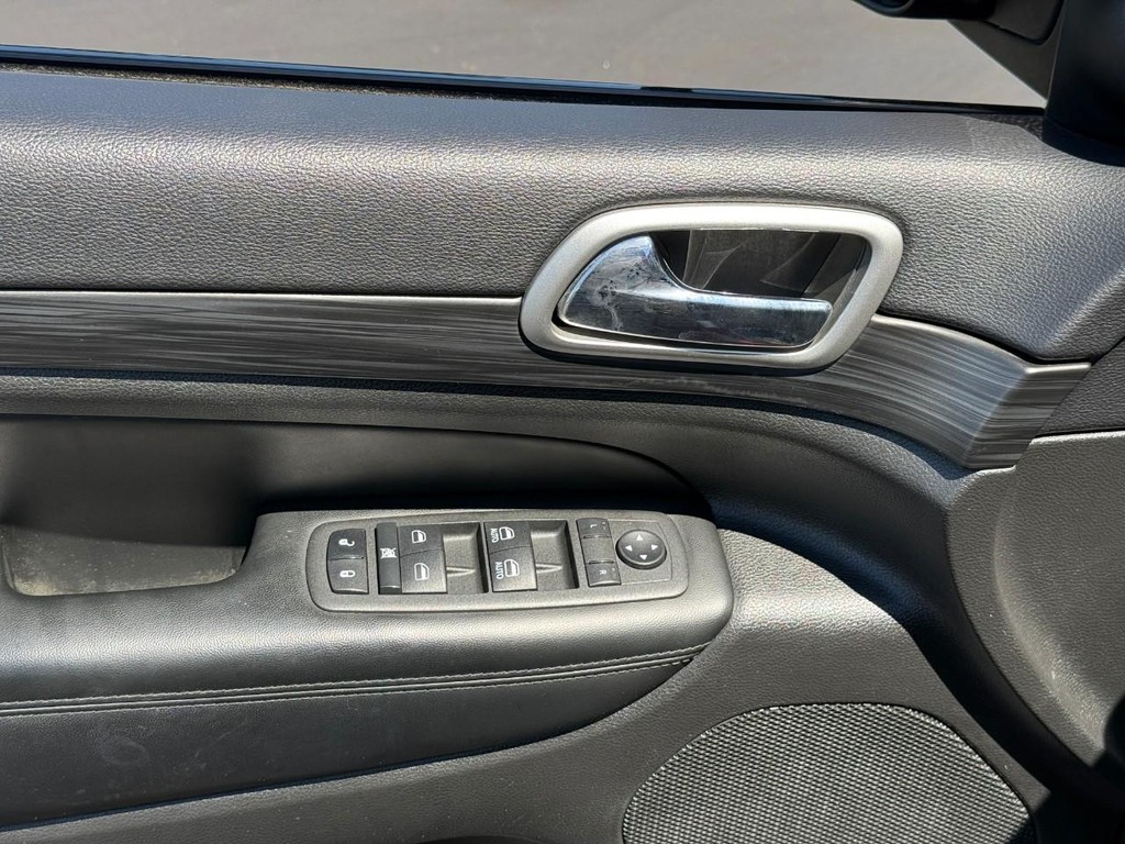 Jeep Grand Cherokee WK Vehicle Full-screen Gallery Image 15