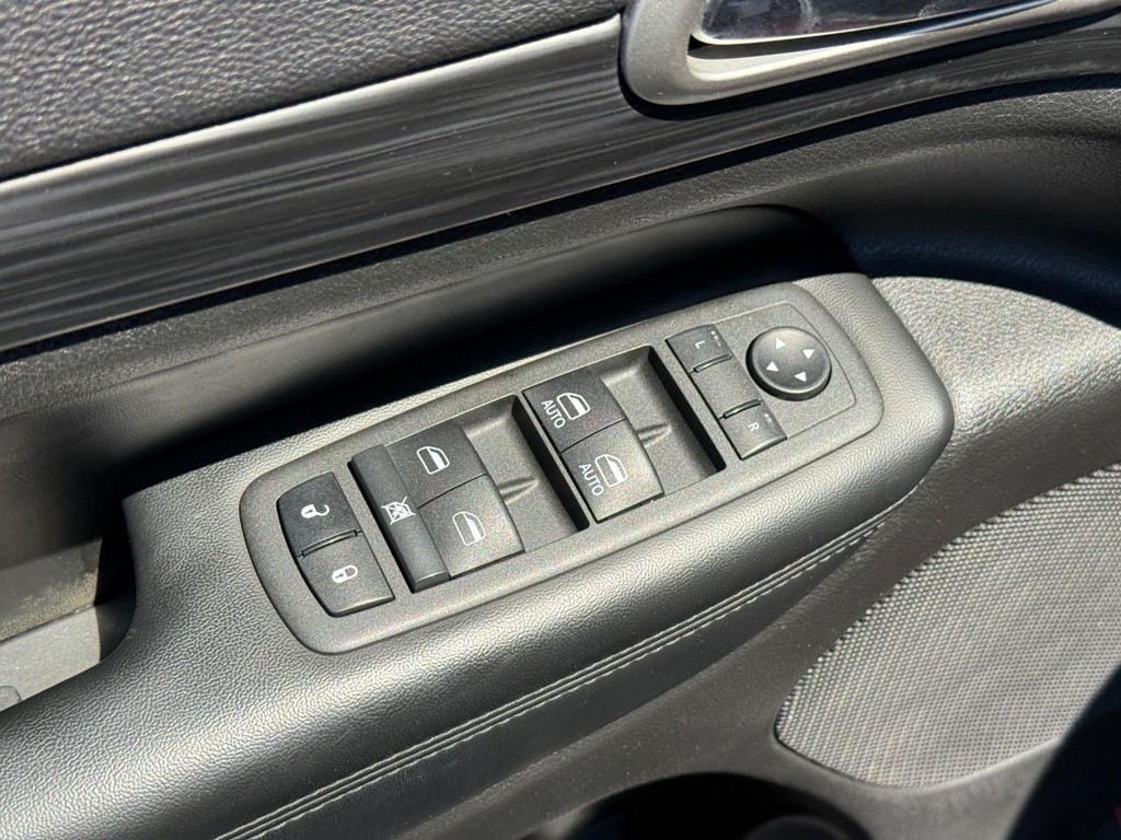 Jeep Grand Cherokee WK Vehicle Full-screen Gallery Image 16