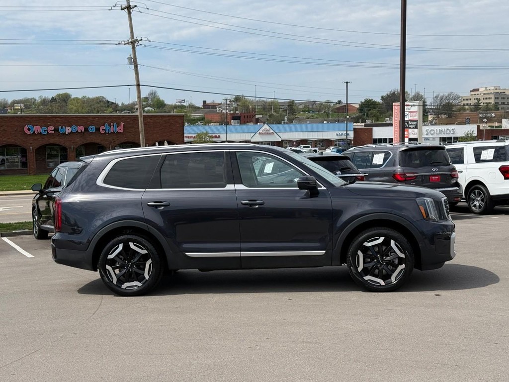 Kia Telluride Vehicle Full-screen Gallery Image 02