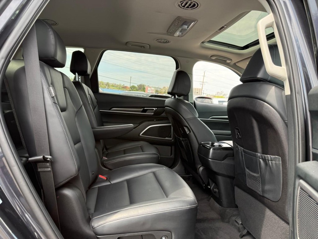 Kia Telluride Vehicle Full-screen Gallery Image 08