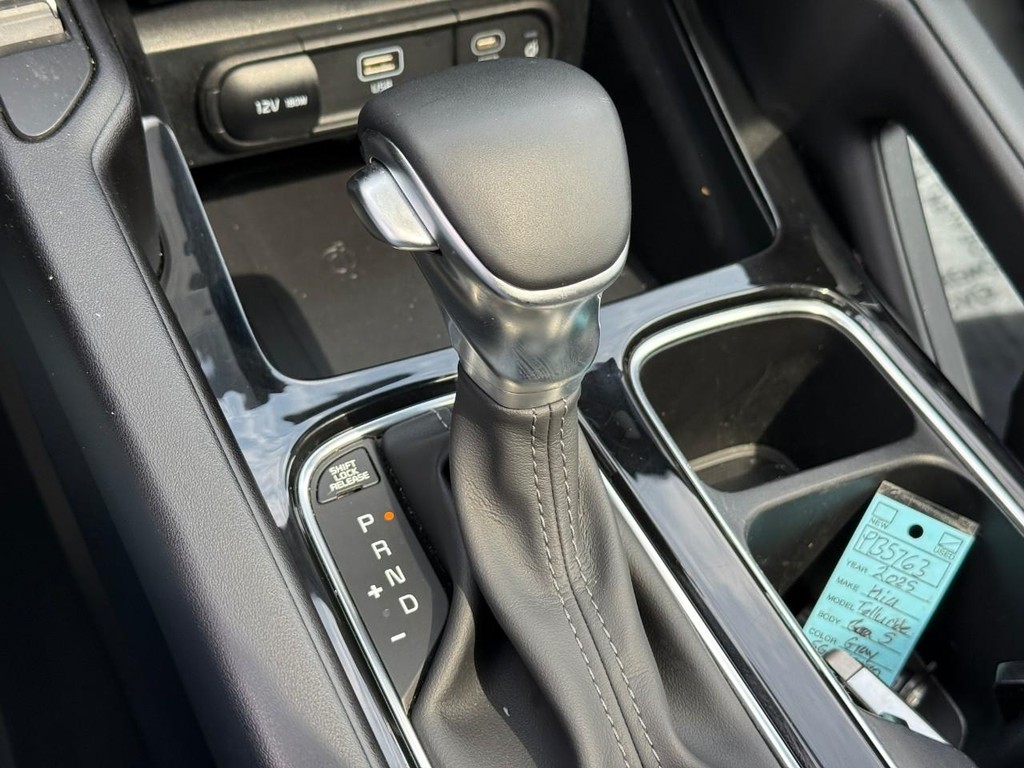 Kia Telluride Vehicle Full-screen Gallery Image 20