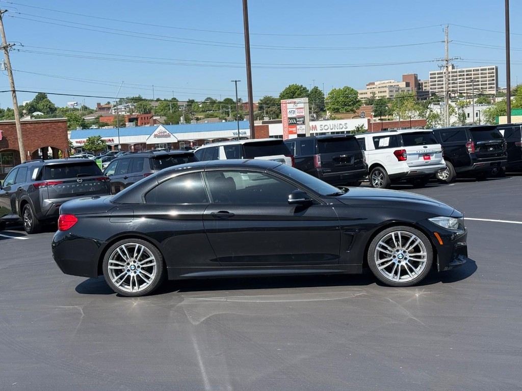 BMW 4 Series Vehicle Full-screen Gallery Image 02