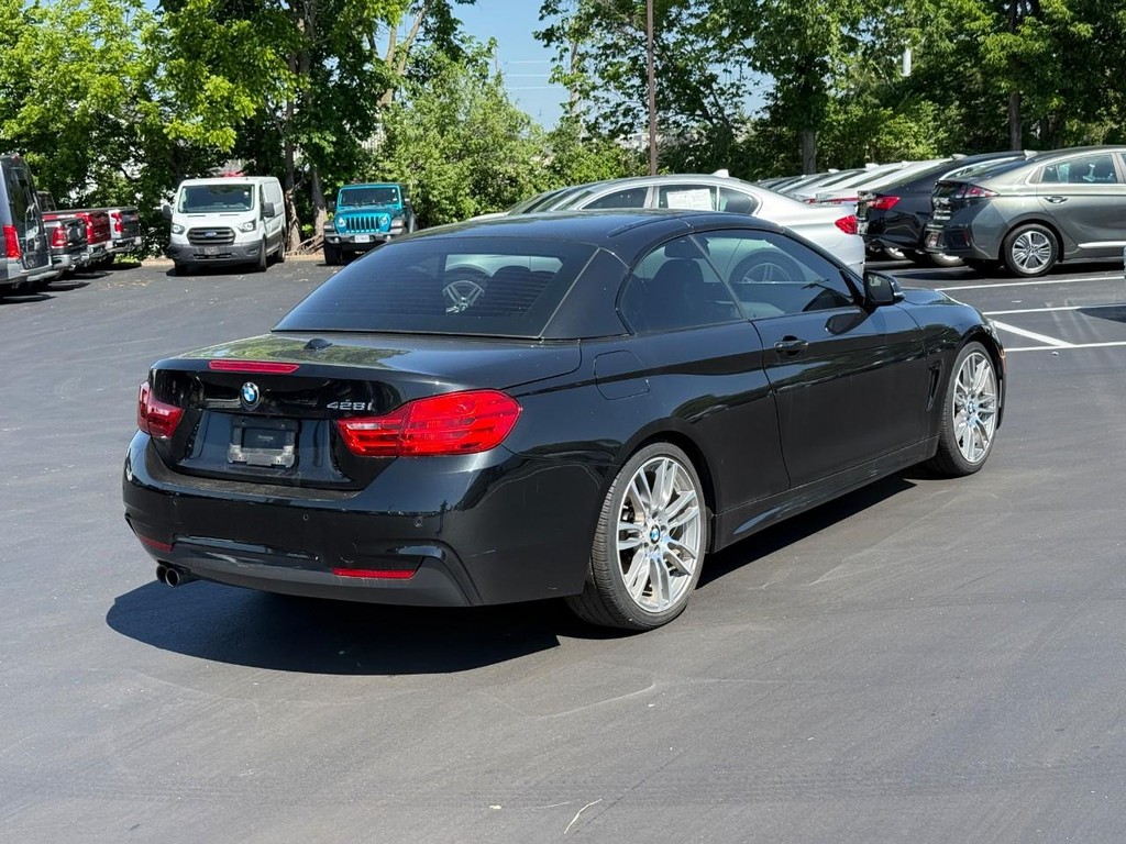 BMW 4 Series Vehicle Full-screen Gallery Image 03