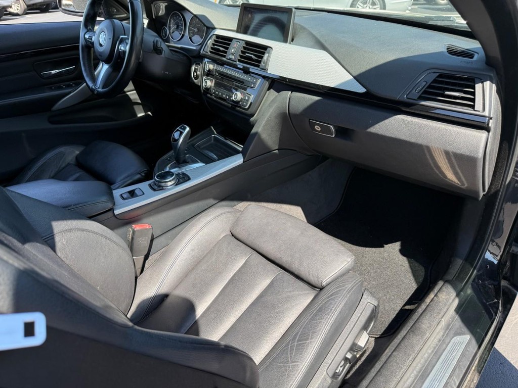 BMW 4 Series Vehicle Full-screen Gallery Image 09
