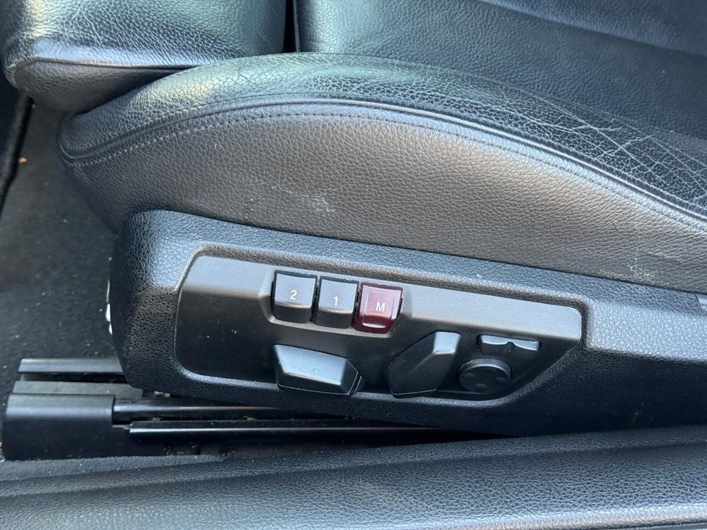 BMW 4 Series Vehicle Full-screen Gallery Image 12