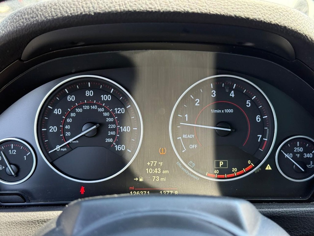 BMW 4 Series Vehicle Full-screen Gallery Image 15