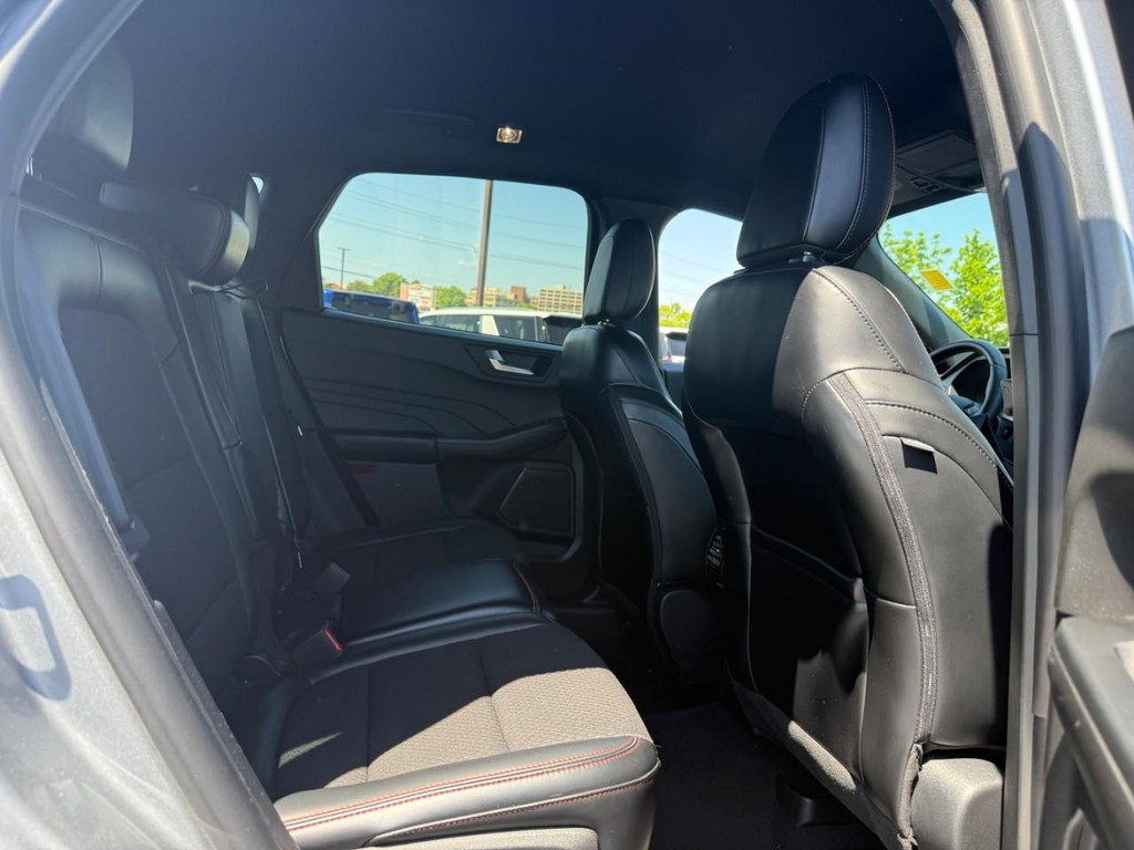Ford Escape Vehicle Full-screen Gallery Image 09