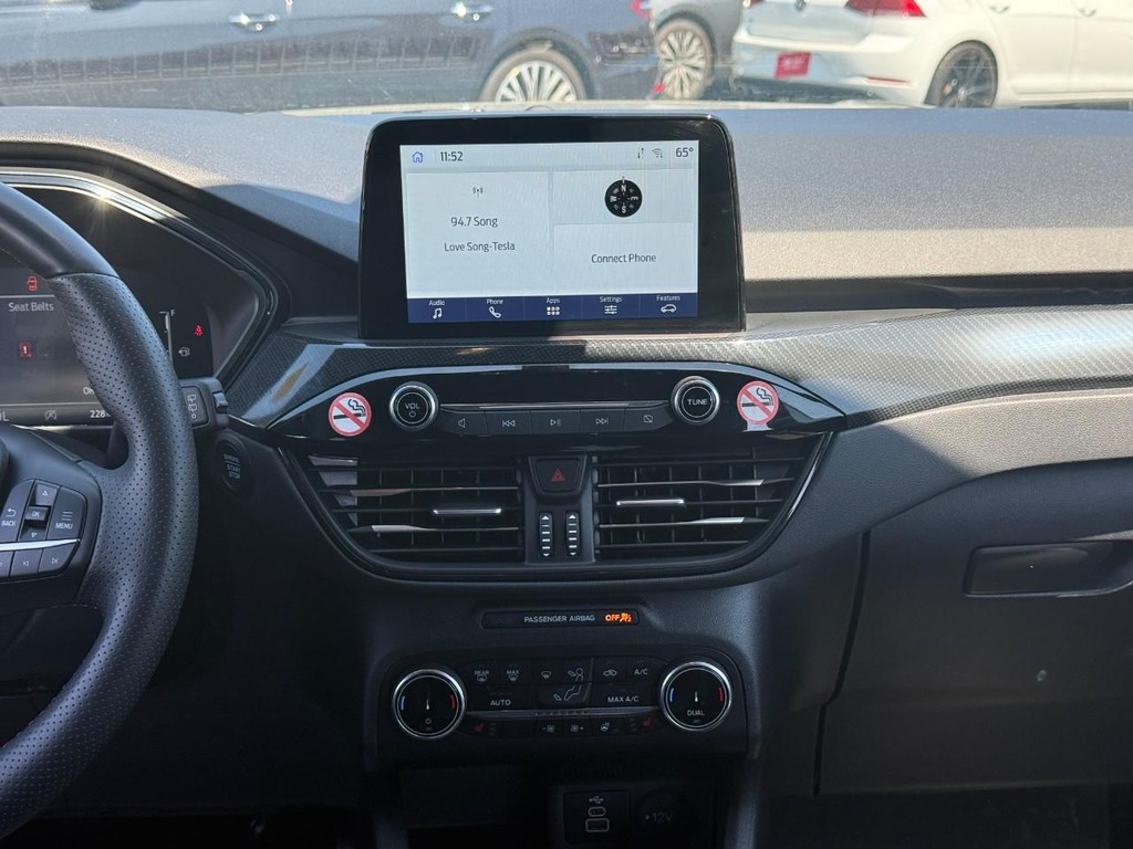 Ford Escape Vehicle Full-screen Gallery Image 12