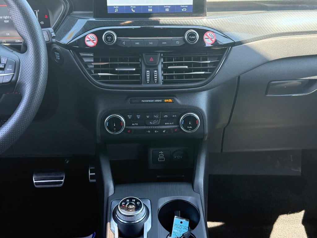 Ford Escape Vehicle Full-screen Gallery Image 13