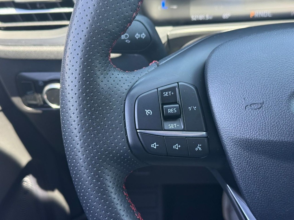 Ford Escape Vehicle Full-screen Gallery Image 19