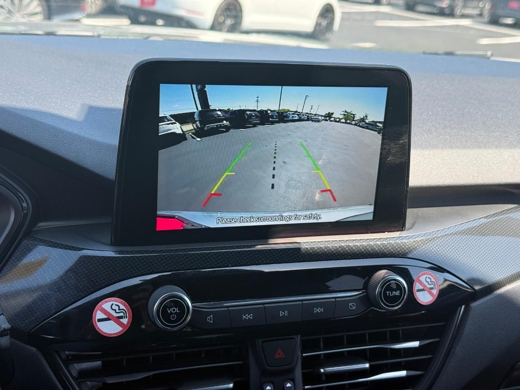 Ford Escape Vehicle Full-screen Gallery Image 24