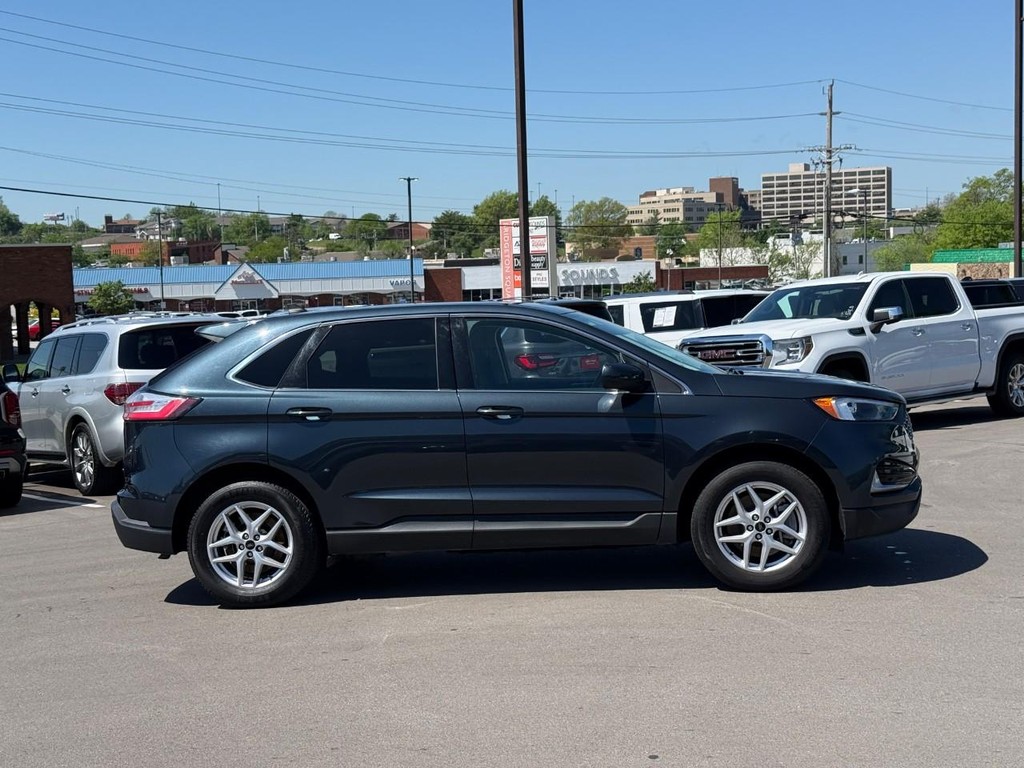 Ford Edge Vehicle Full-screen Gallery Image 02