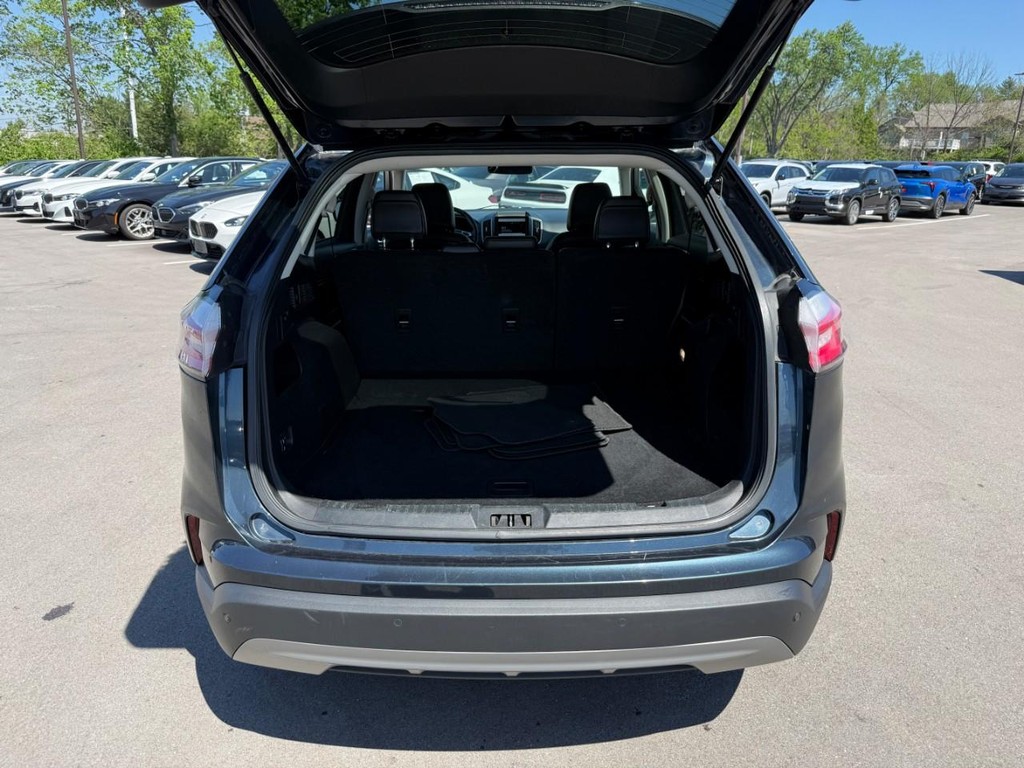 Ford Edge Vehicle Full-screen Gallery Image 06