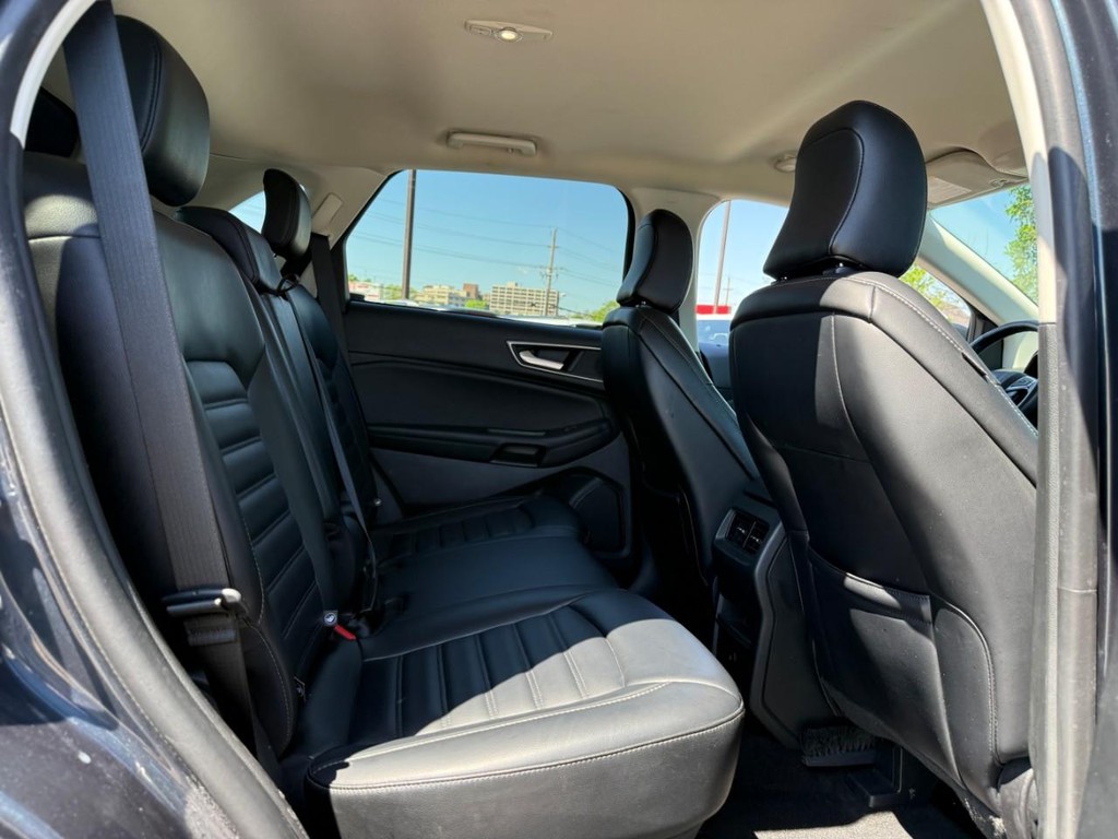 Ford Edge Vehicle Full-screen Gallery Image 10