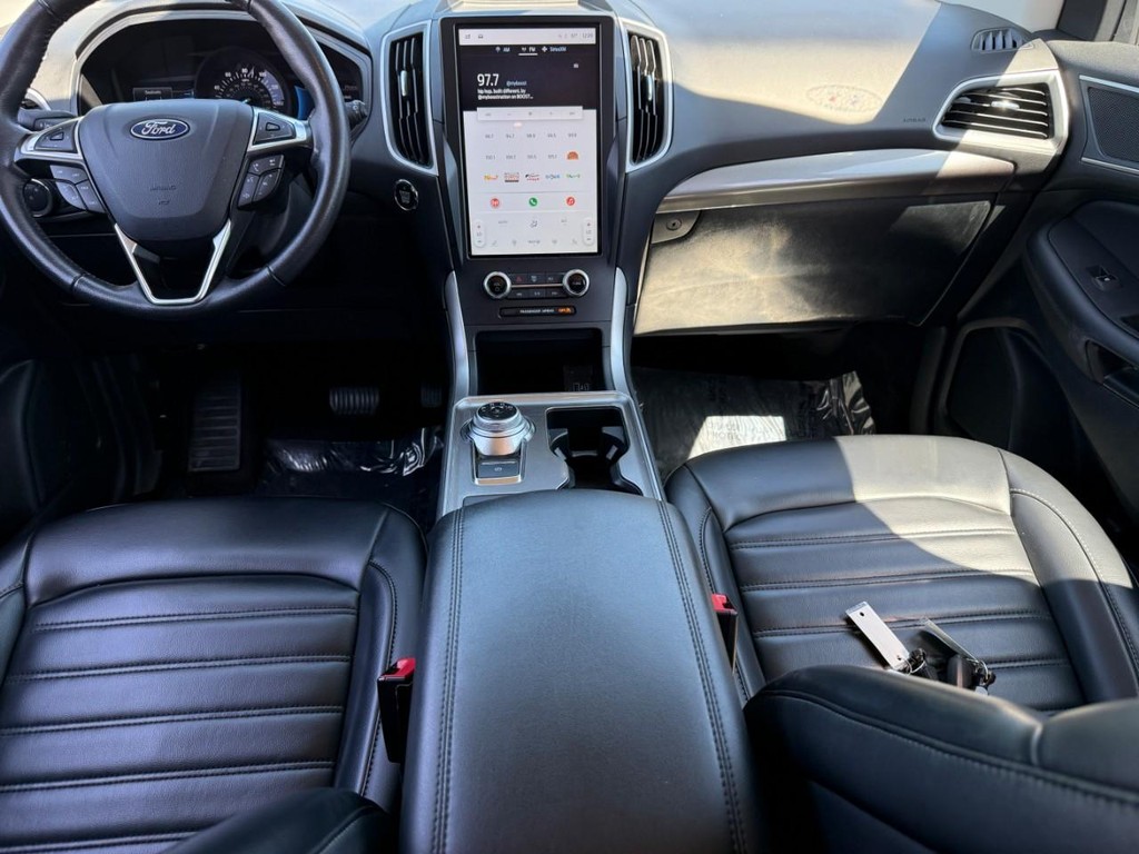 Ford Edge Vehicle Full-screen Gallery Image 11