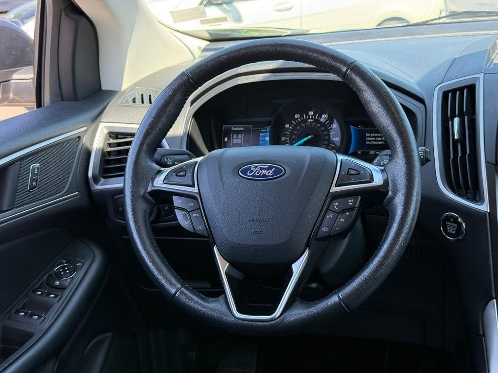 Ford Edge Vehicle Full-screen Gallery Image 12