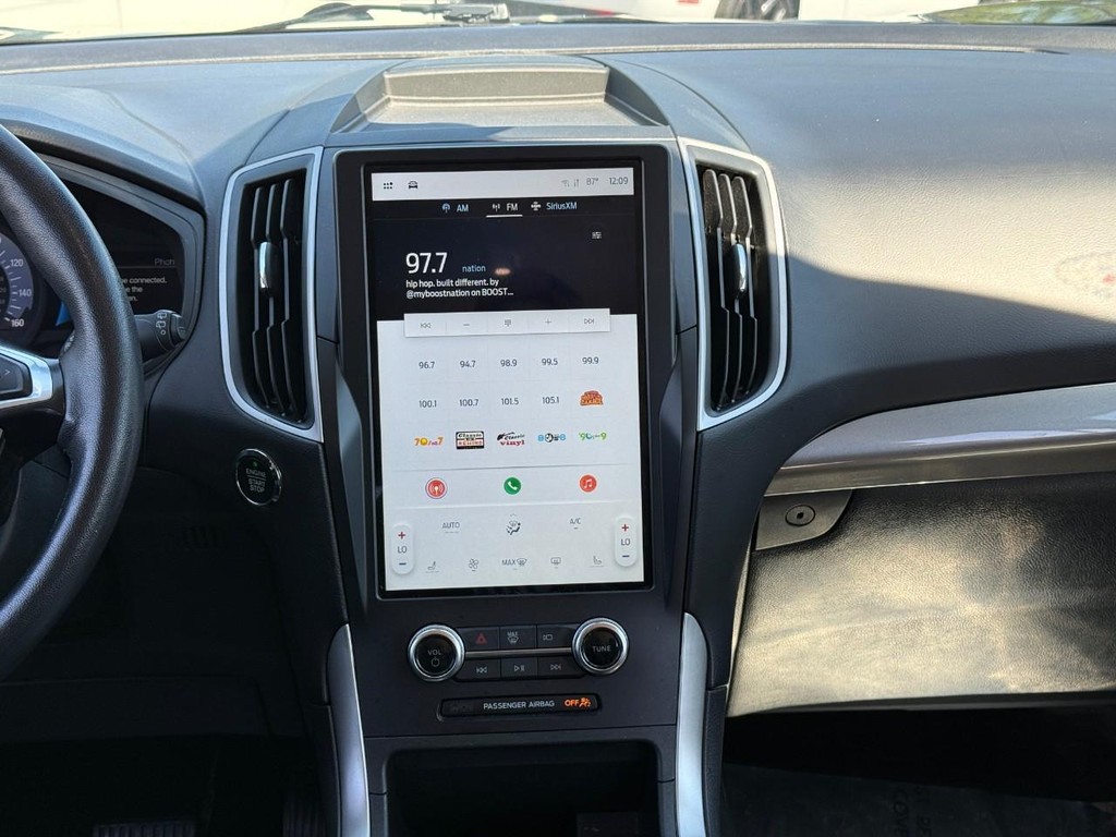 Ford Edge Vehicle Full-screen Gallery Image 13