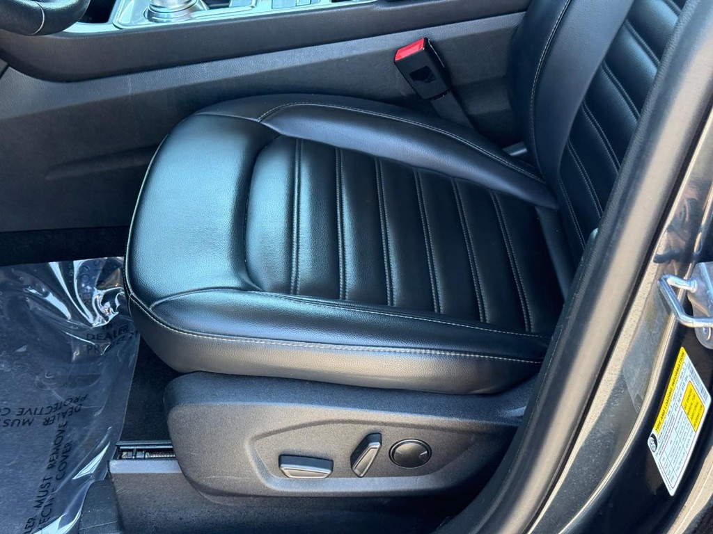 Ford Edge Vehicle Full-screen Gallery Image 16