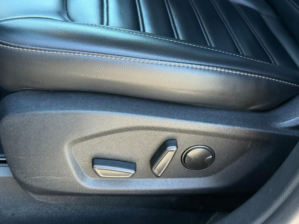 Ford Edge Vehicle Full-screen Gallery Image 17