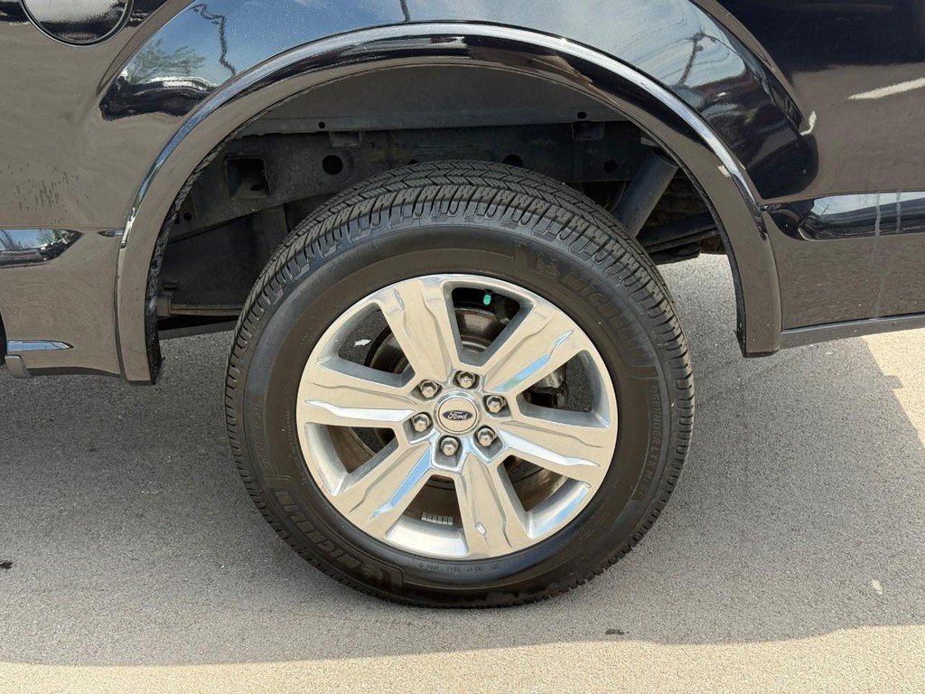 Ford F-150 Vehicle Full-screen Gallery Image 05