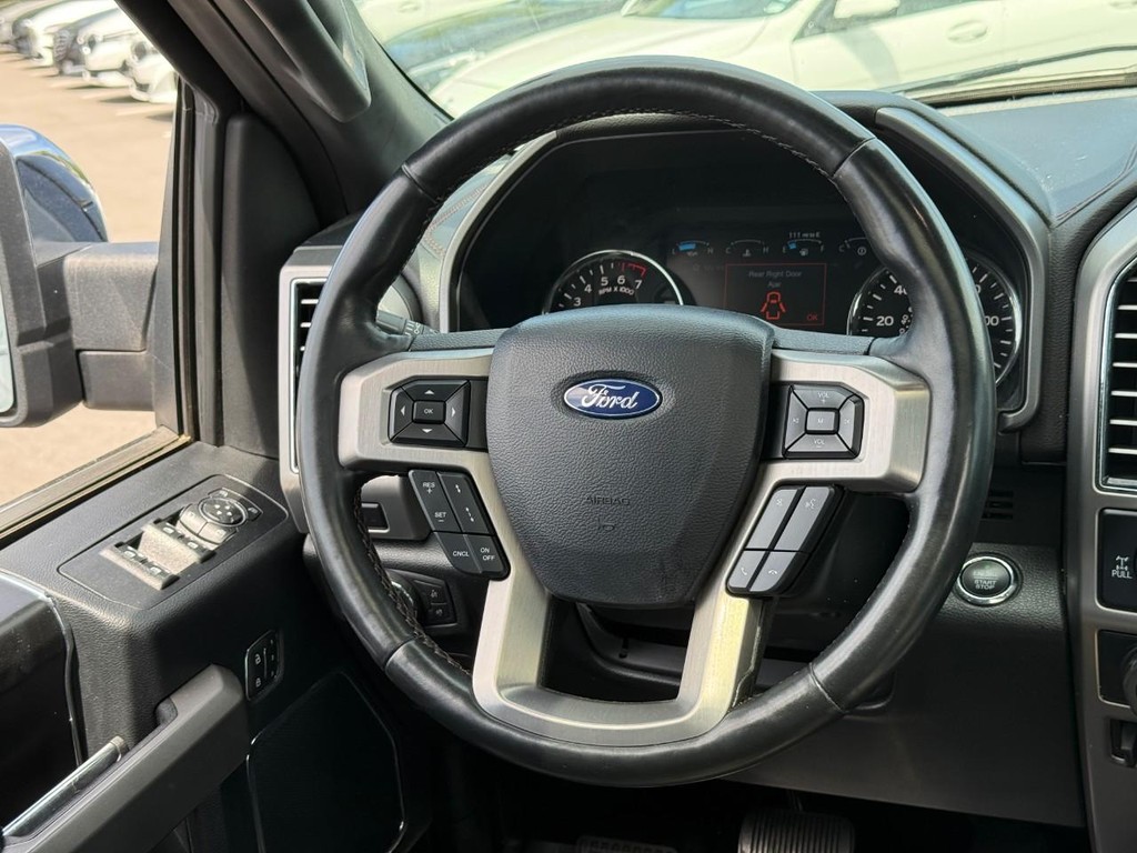 Ford F-150 Vehicle Full-screen Gallery Image 12