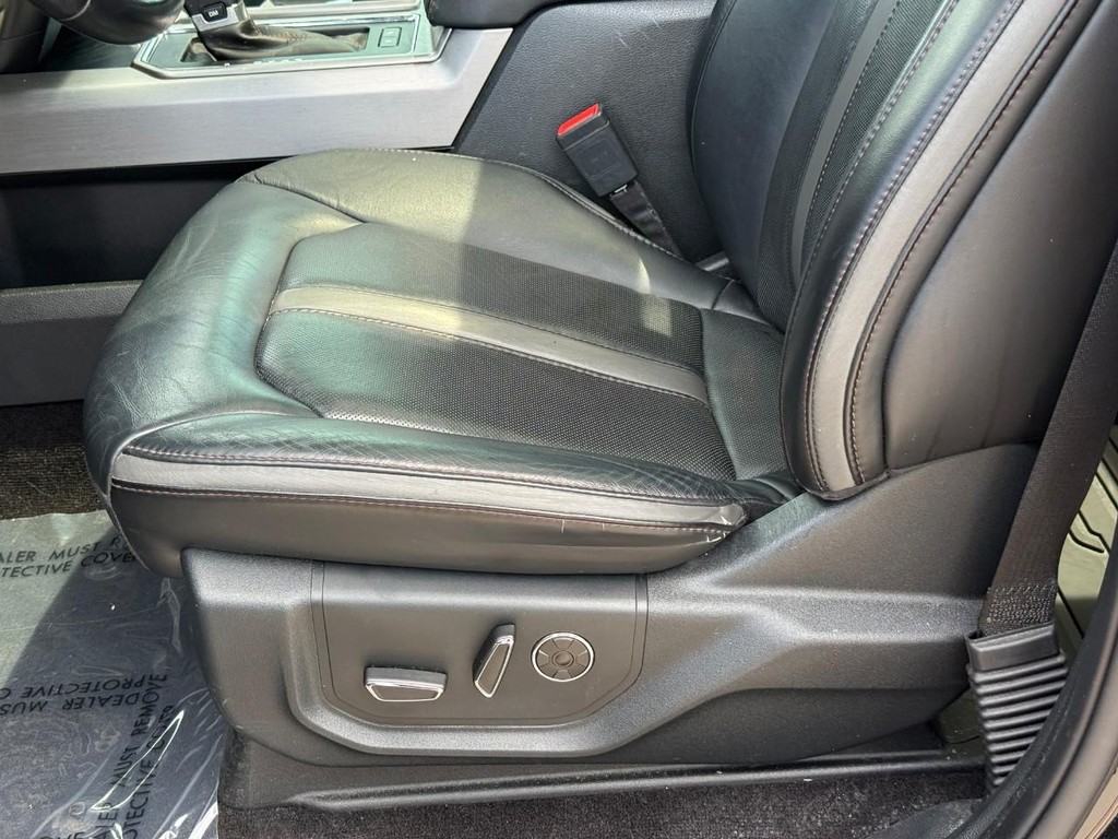 Ford F-150 Vehicle Full-screen Gallery Image 16
