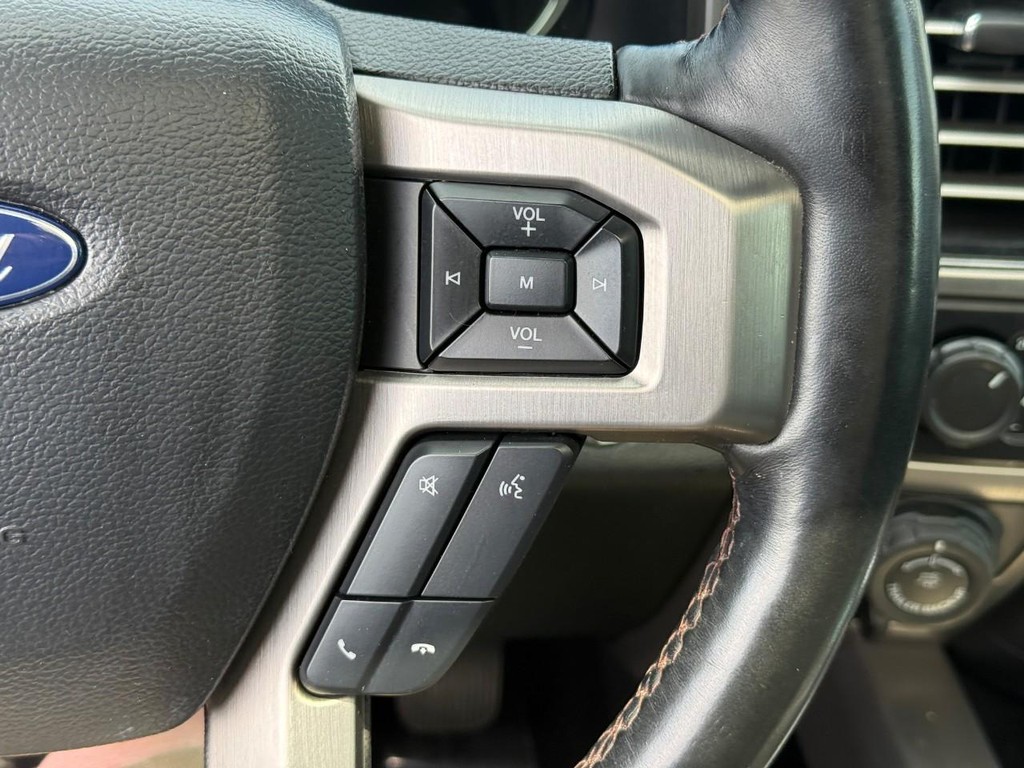 Ford F-150 Vehicle Full-screen Gallery Image 19