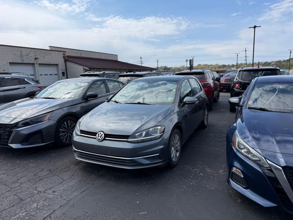 Volkswagen Golf Vehicle Full-screen Gallery Image 02