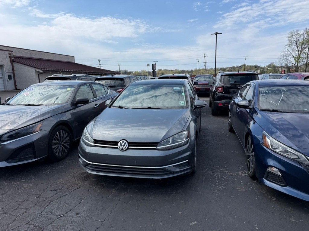 Volkswagen Golf Vehicle Full-screen Gallery Image 03