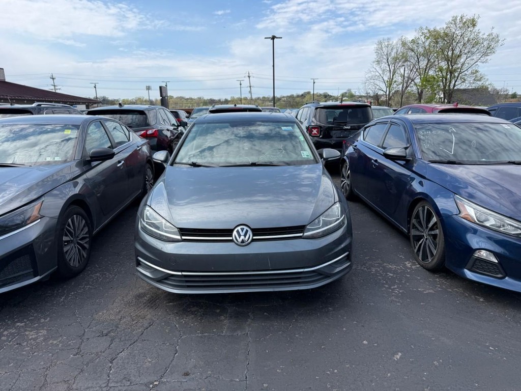 Volkswagen Golf Vehicle Full-screen Gallery Image 04