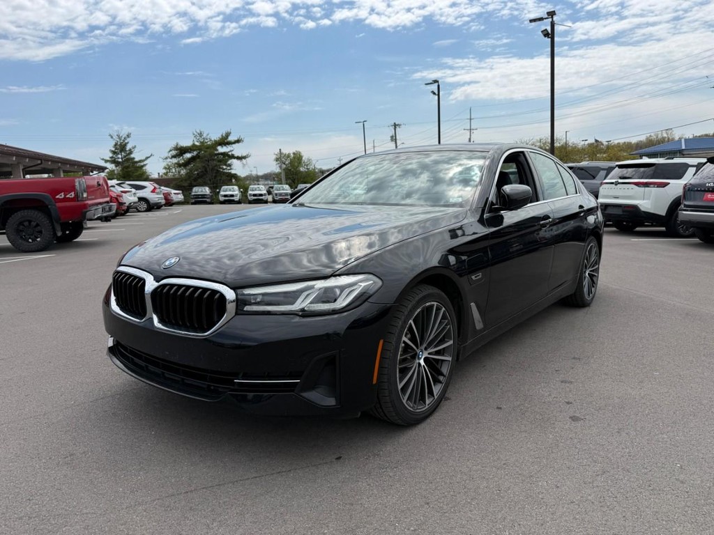 BMW 5 Series Vehicle Full-screen Gallery Image 07