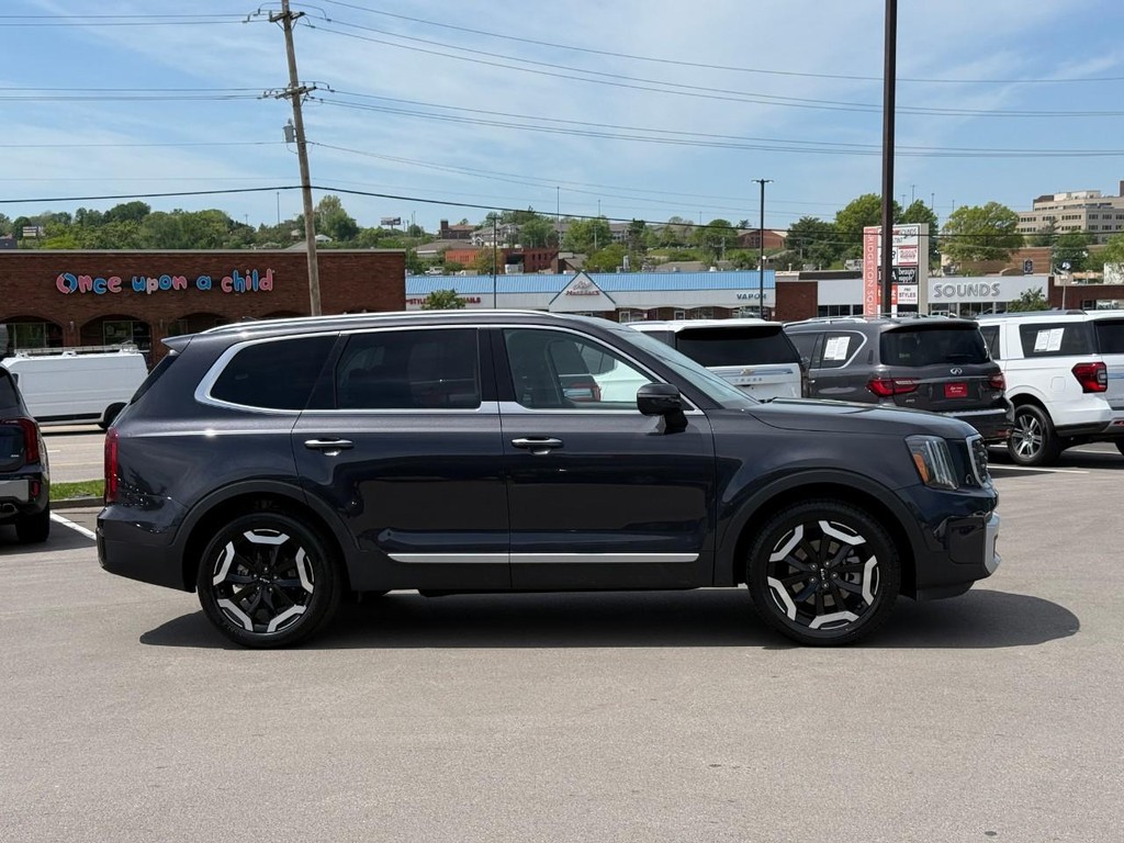 Kia Telluride Vehicle Full-screen Gallery Image 02