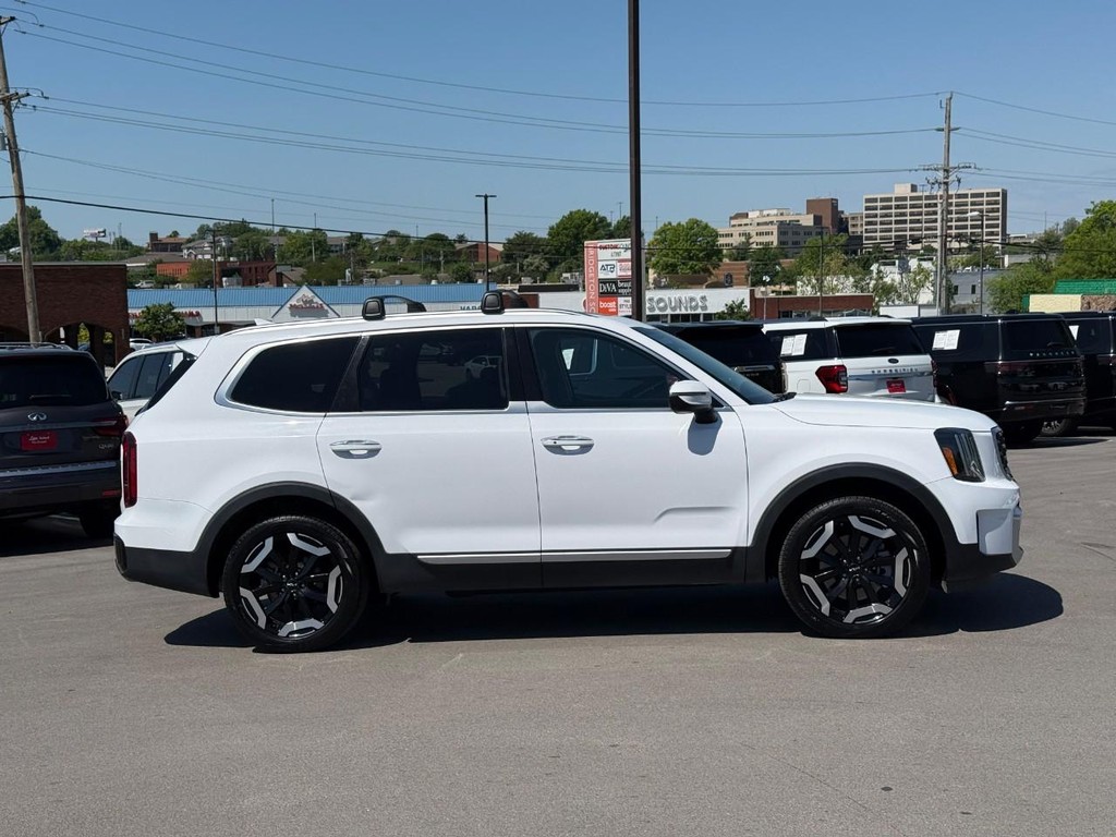 Kia Telluride Vehicle Full-screen Gallery Image 02