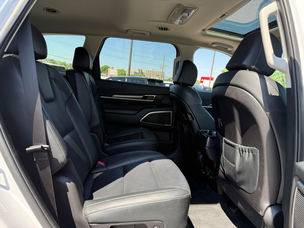 Kia Telluride Vehicle Full-screen Gallery Image 12