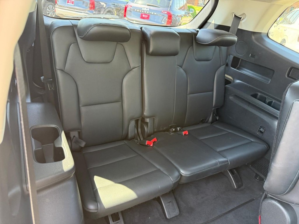Kia Telluride Vehicle Full-screen Gallery Image 13