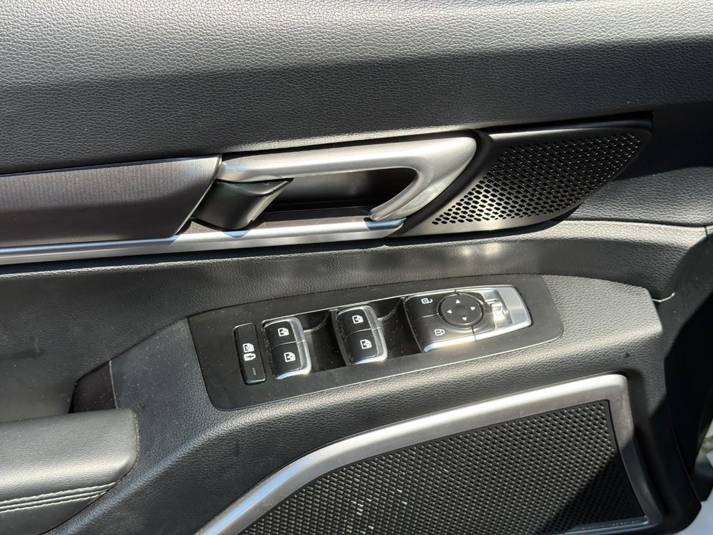 Kia Telluride Vehicle Full-screen Gallery Image 18
