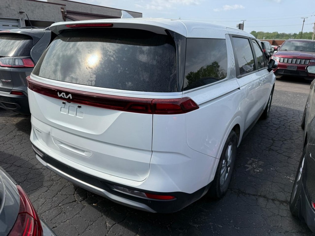 Kia Carnival Vehicle Full-screen Gallery Image 03