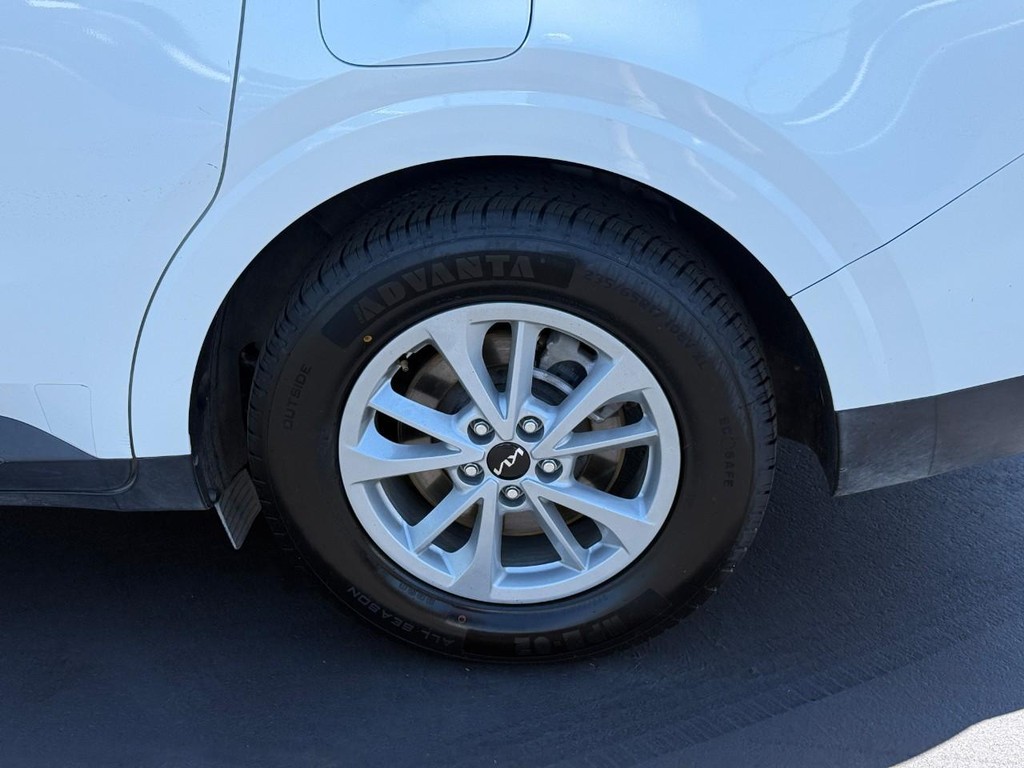 Kia Carnival Vehicle Full-screen Gallery Image 05