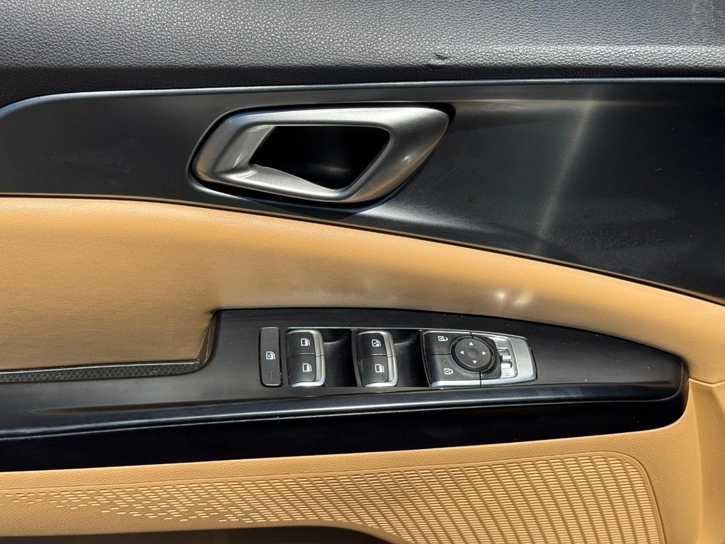 Kia Carnival Vehicle Full-screen Gallery Image 15