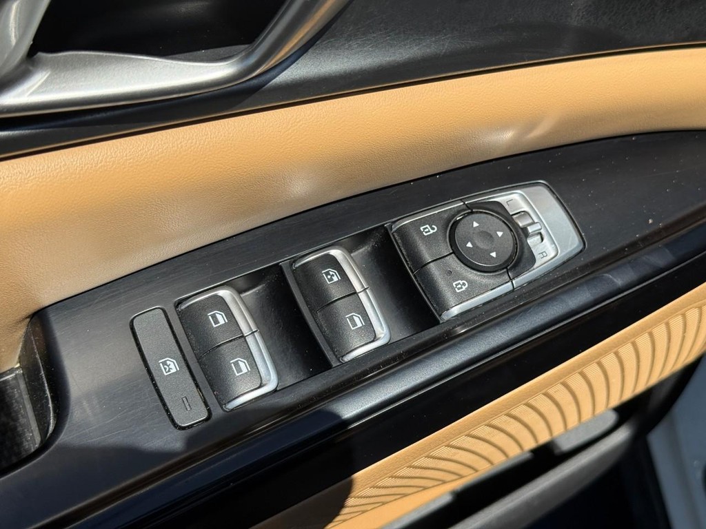 Kia Carnival Vehicle Full-screen Gallery Image 16