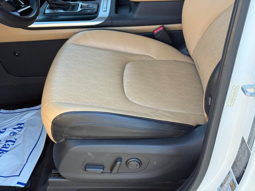 Kia Carnival Vehicle Full-screen Gallery Image 17