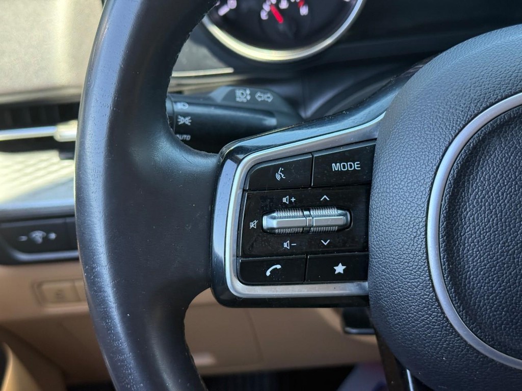 Kia Carnival Vehicle Full-screen Gallery Image 19