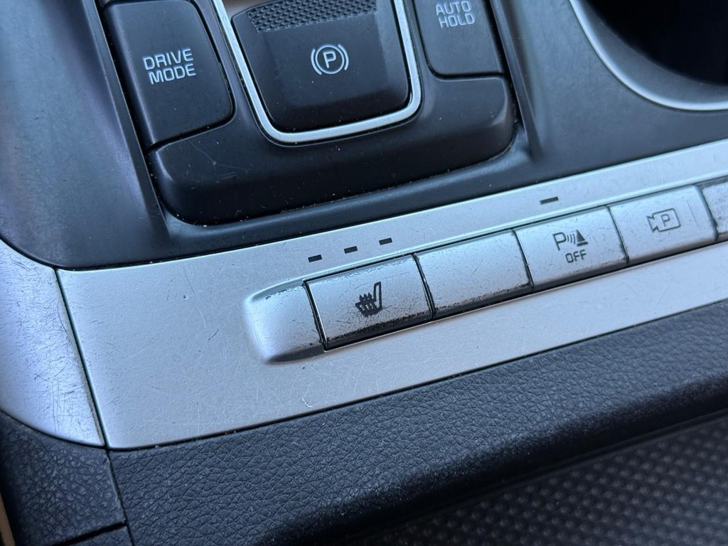 Kia Carnival Vehicle Full-screen Gallery Image 23