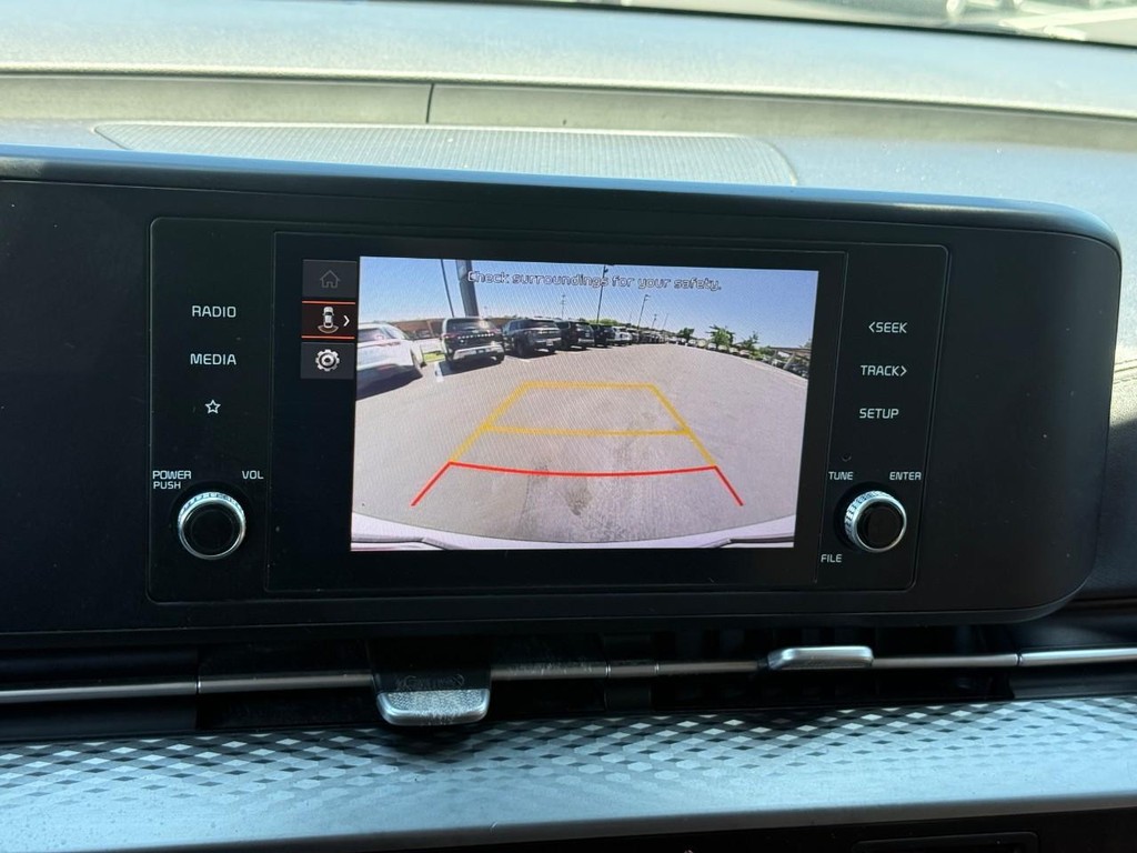 Kia Carnival Vehicle Full-screen Gallery Image 24