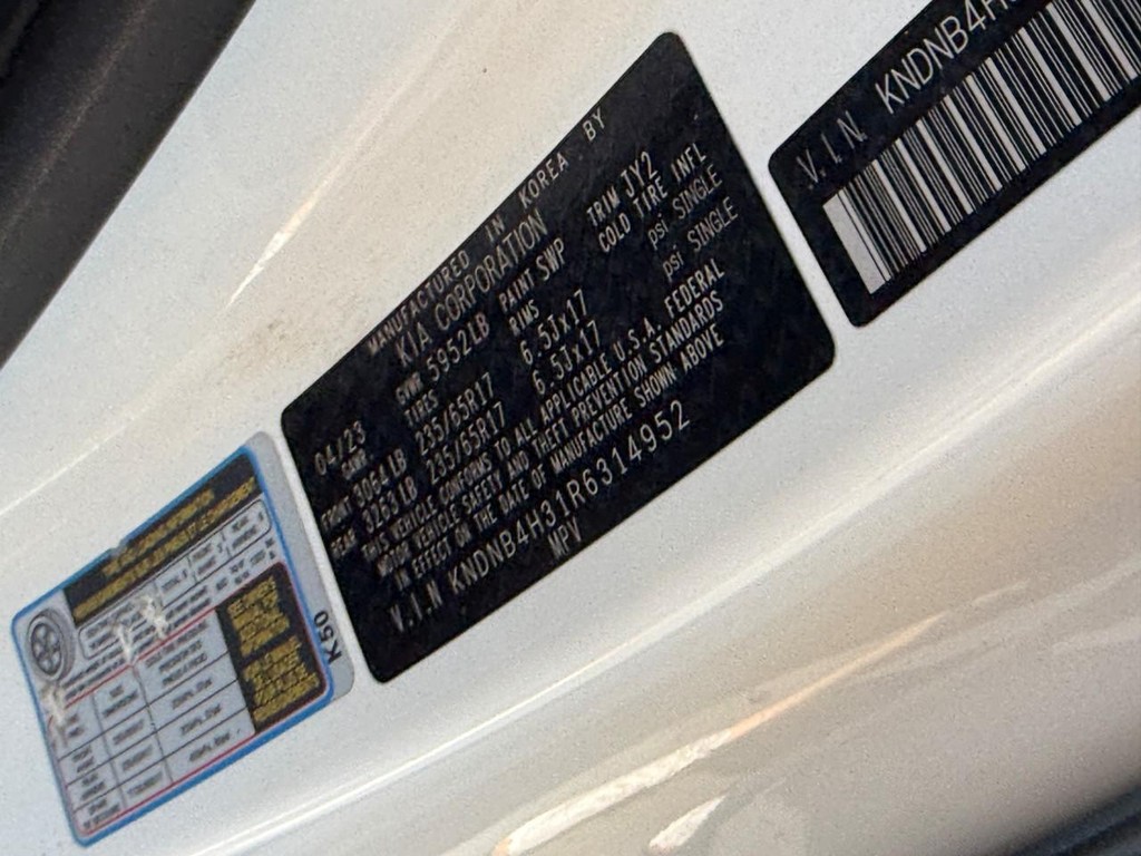 Kia Carnival Vehicle Full-screen Gallery Image 25