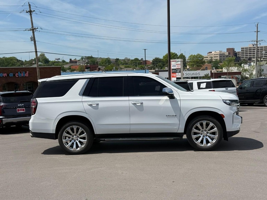 Chevrolet Tahoe Vehicle Full-screen Gallery Image 02