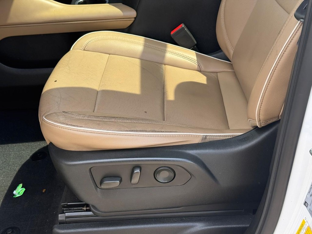 Chevrolet Tahoe Vehicle Full-screen Gallery Image 17