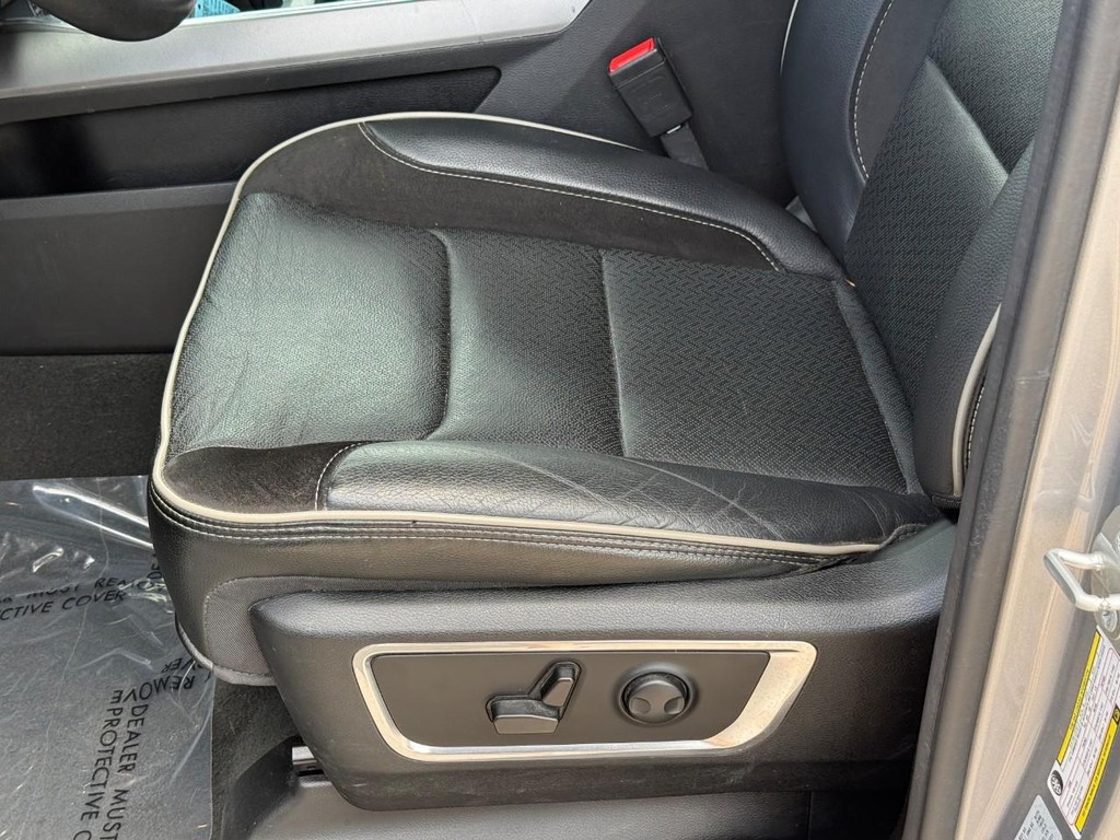 Ram 1500 Vehicle Full-screen Gallery Image 17