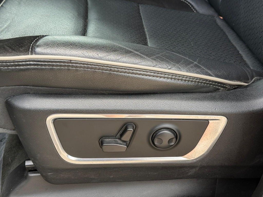 Ram 1500 Vehicle Full-screen Gallery Image 18
