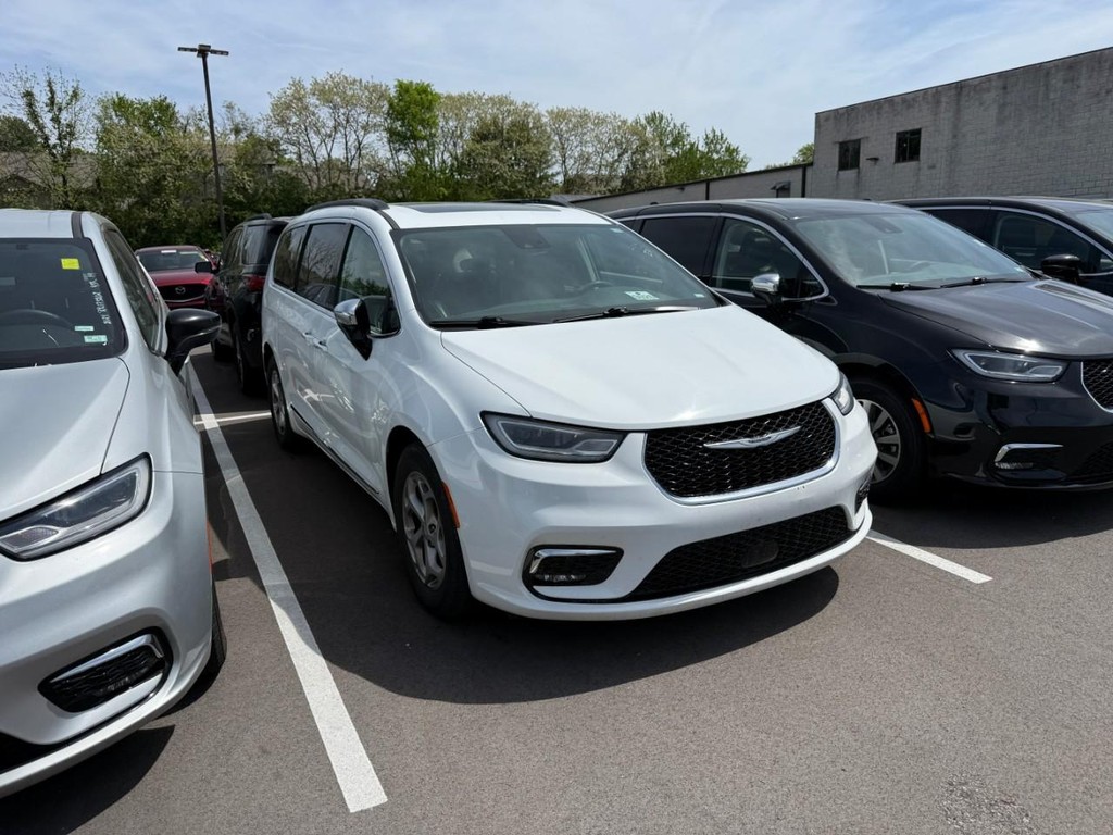 Chrysler Pacifica Vehicle Full-screen Gallery Image 04
